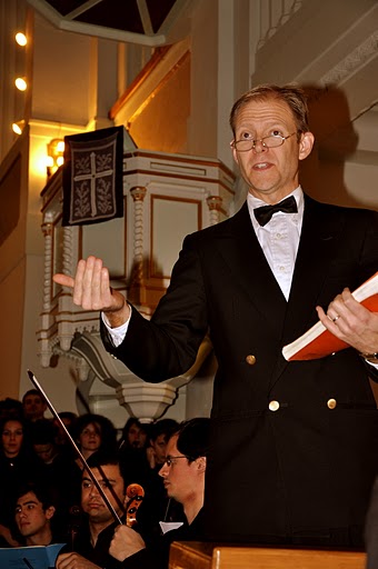 KENNETH TUCKER - DIRIJOR SI PREZENTATOR AL CONCERTULUI ORATORIUL MESIA (HANDEL) - BISERICA LUTERANA - 5 DECEMBRIE 2010