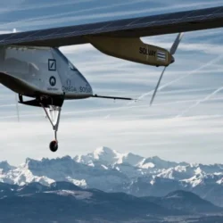 AVIONUL SOLAR IMPULSE ALIMENTAT CU BATERII SOLARE