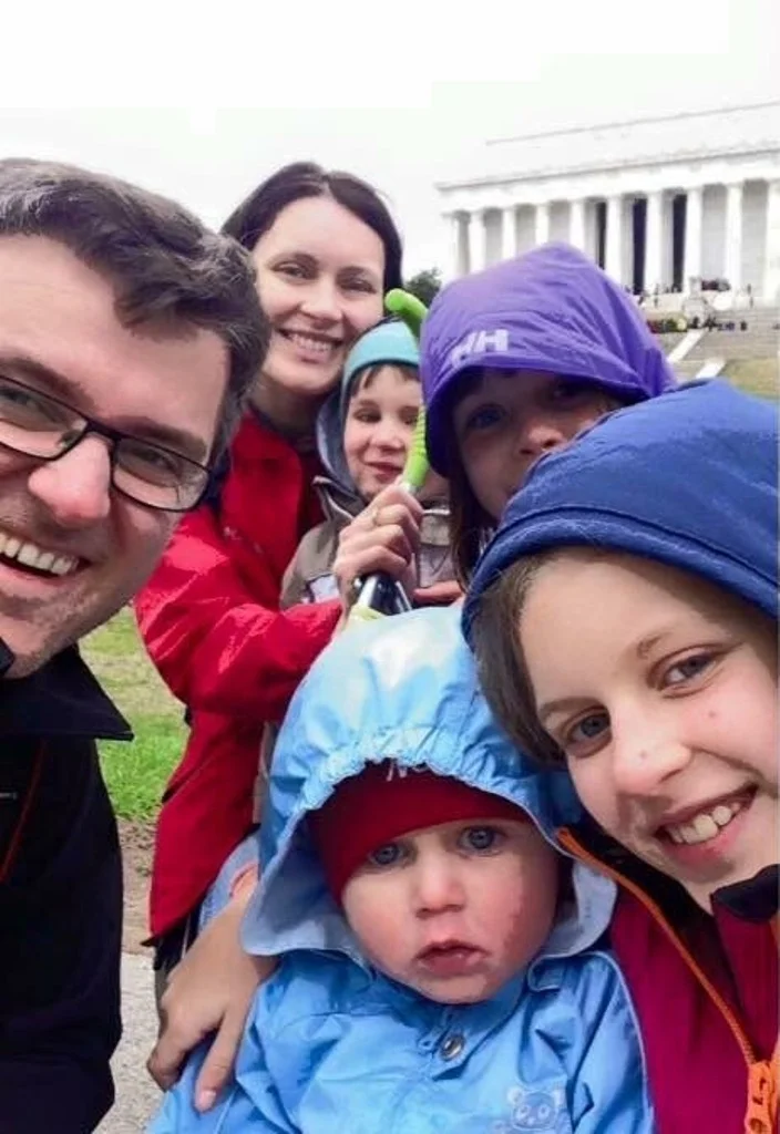 FAMILIA MARIUS SI RUTH BODNARIU IMPREUNA CU COPIII