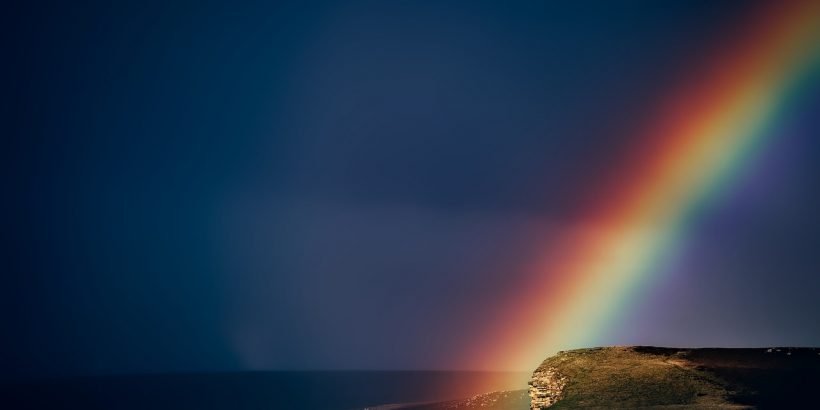 DUMNEZEU ESTE CREDINCIOS IN IMPLINIREA FAGADUINTELOR SALE