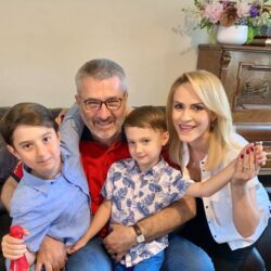 GABRIELA FIREA ESTE MAMA SI ARE AUTORITATEA MORALA SA VORBEASCA DESPRE PROTECTIA COPIILOR