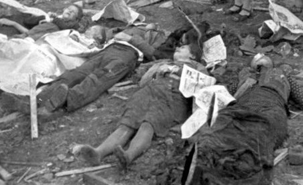 BUCURESTENI DIN CARTIERUL TEI UCISI IN BOMBARDAMENTUL AMERICAN DIN 4 APRILIE 1944 BUCURESTENI DIN CARTIERUL TEI UCISI IN BOMBARDAMENTUL AMERICAN DIN 4 APRILIE 1944