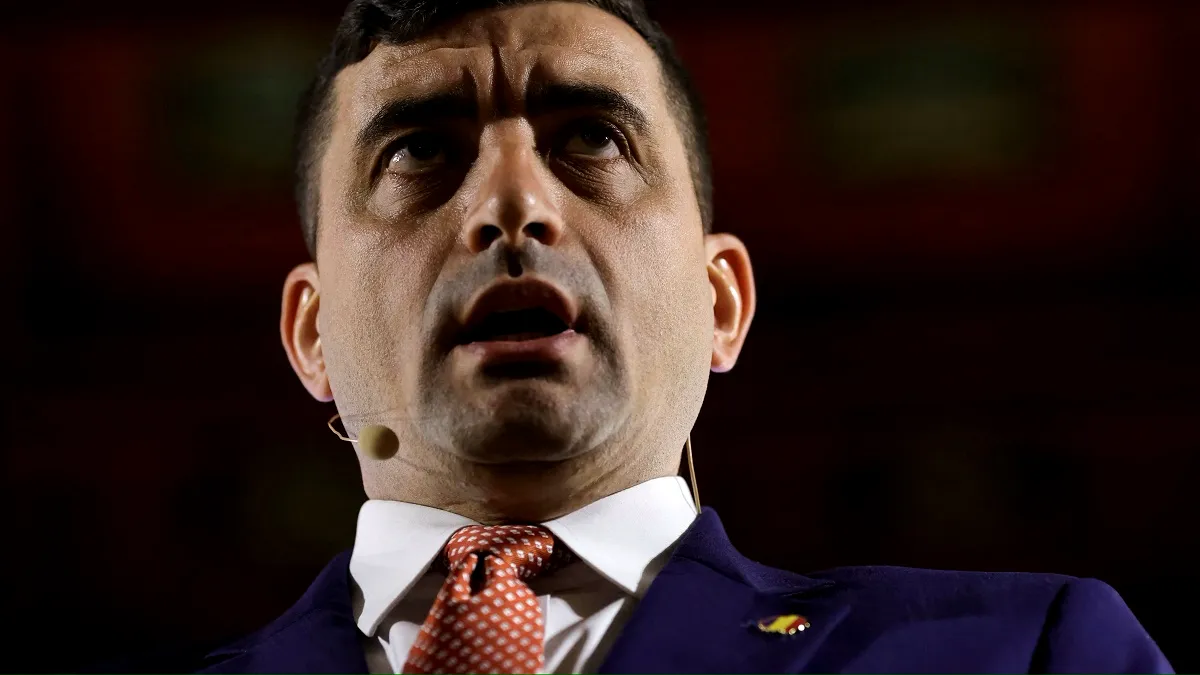 GEORGE SIMION - INTRUCHIPAREA TUPEULUI FARA LIMITE GEORGE SIMION - INTRUCHIPAREA TUPEULUI FARA LIMITE